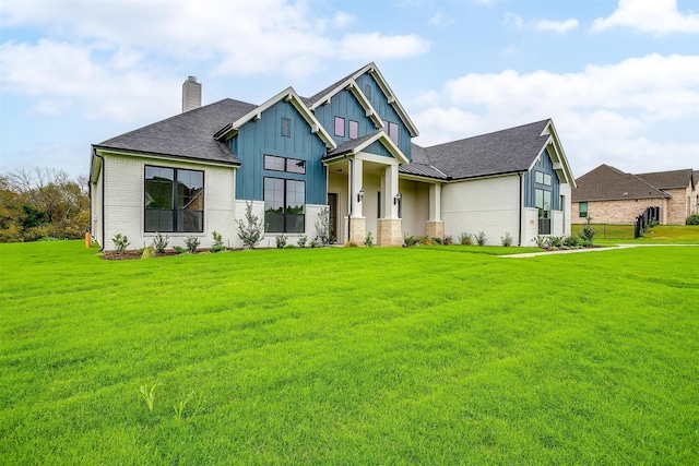 view of front of property with a front yard