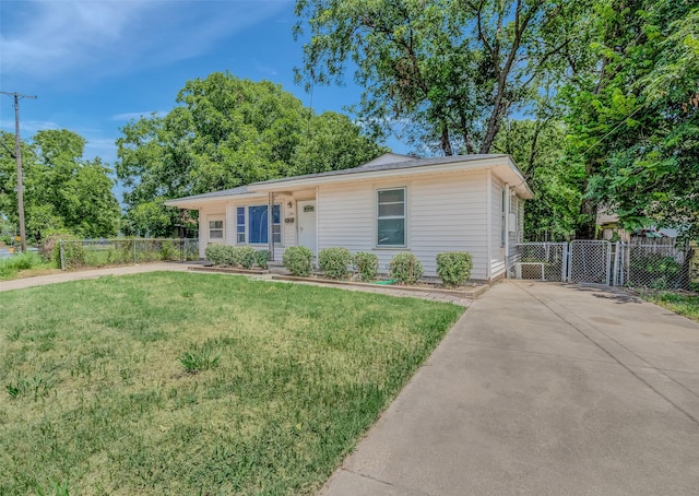 ranch-style house featuring a front lawn