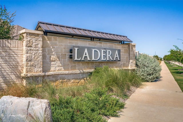 view of community / neighborhood sign