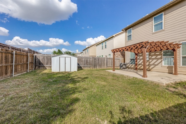 view of yard featuring a patio and a pergola