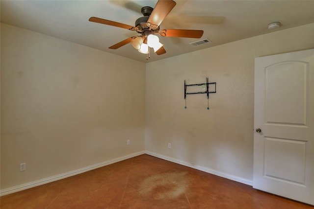 empty room featuring ceiling fan