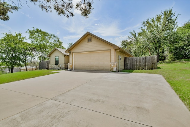 ranch-style home featuring a front lawn and a garage