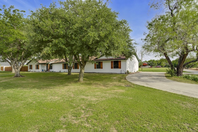 view of front of house with a front lawn