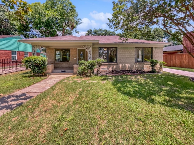 ranch-style house with covered porch and a front yard