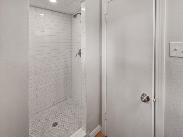 bathroom featuring a tile shower