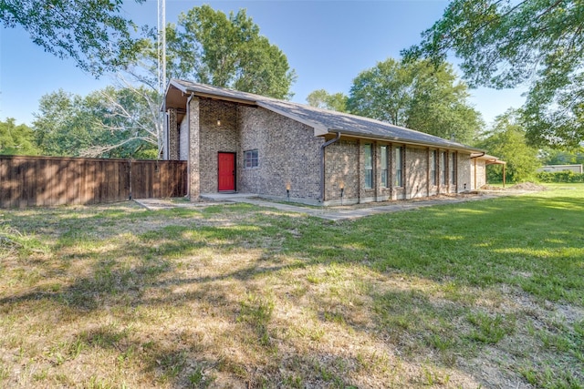 view of side of property featuring a yard