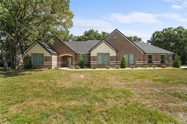 craftsman house featuring a front yard