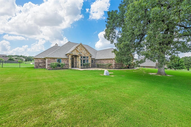 view of front of home featuring a front yard