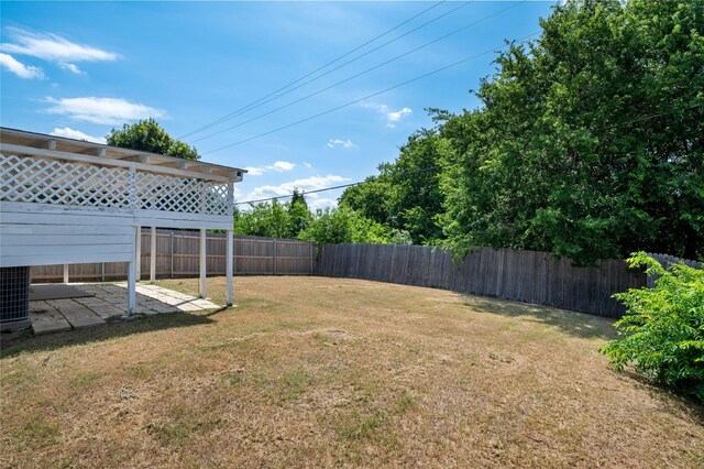 view of yard featuring central AC unit