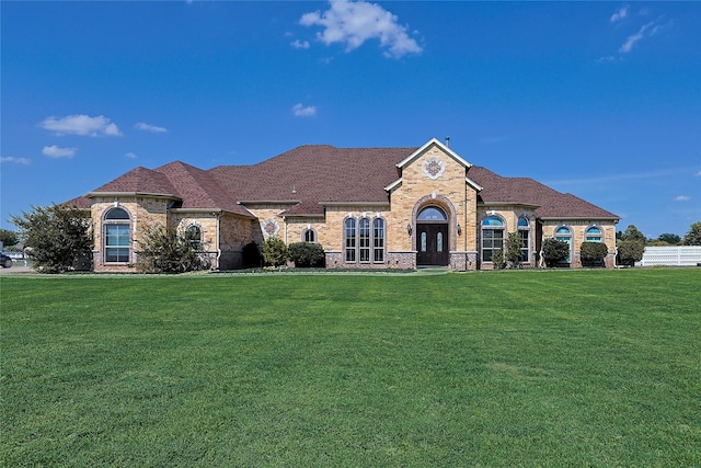 view of front facade with a front lawn