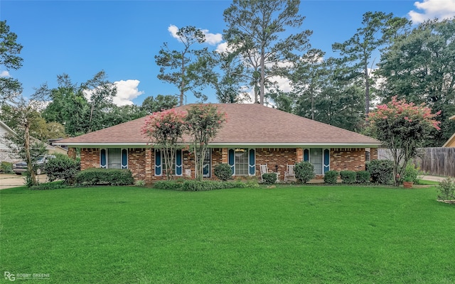 single story home featuring a front yard