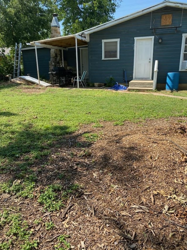 back of house featuring a yard