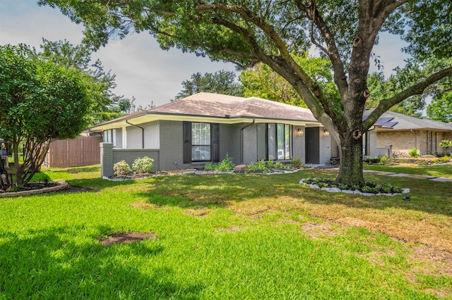 single story home featuring a front yard