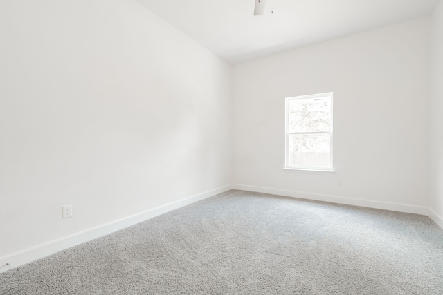 spare room with carpet and ceiling fan