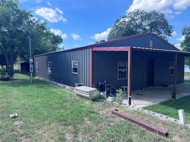 view of outdoor structure featuring a yard