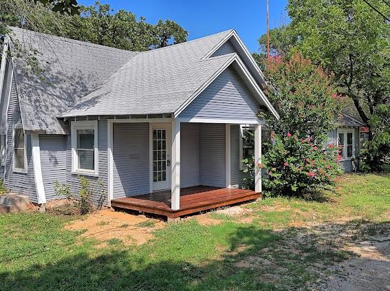 exterior space featuring a yard