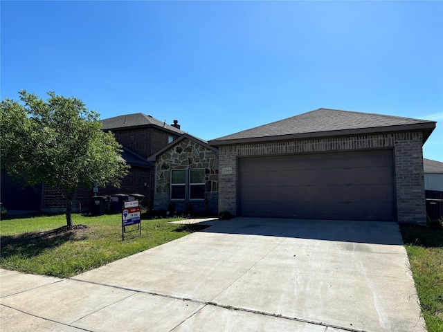 view of front of home featuring a garage and a front yard