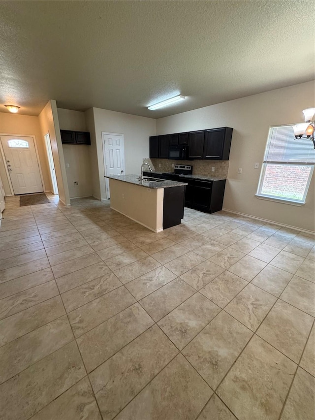 kitchen with a notable chandelier, a kitchen island with sink, a textured ceiling, and black appliances