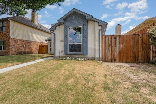 view of front of home with a front lawn