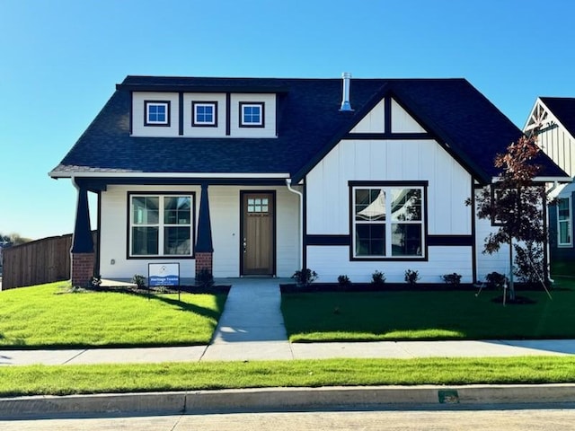 view of front of home featuring covered porch and a front lawn