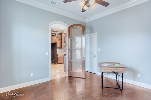 spare room with light hardwood / wood-style flooring, ornamental molding, and ceiling fan