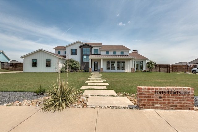 view of front of house featuring a front lawn