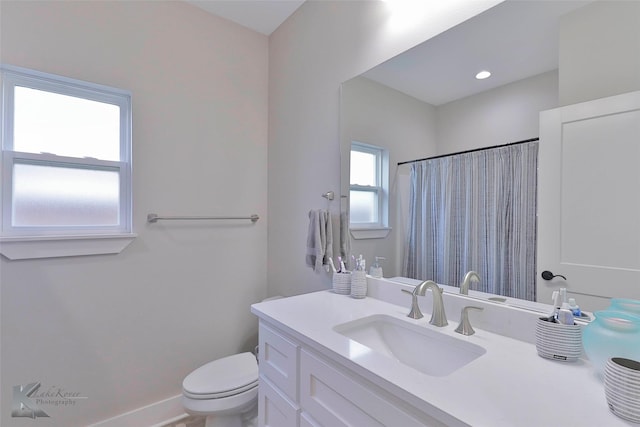 bathroom featuring a shower with curtain, vanity, and toilet