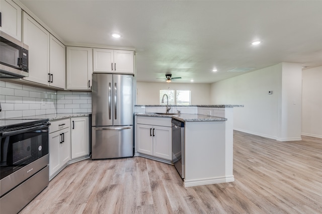 spare room with dark hardwood / wood-style floors