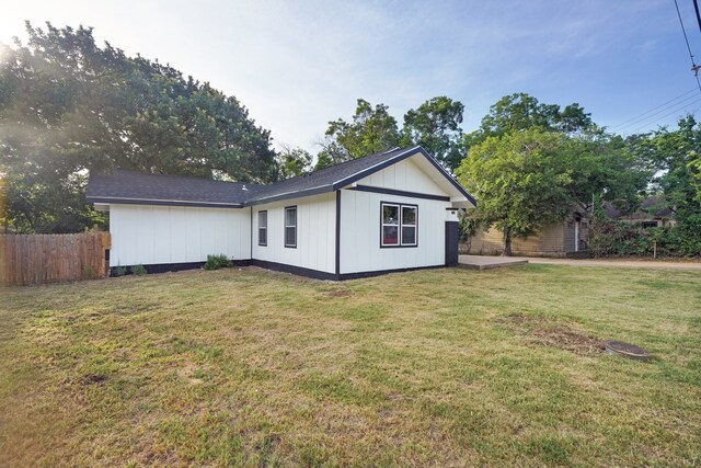 exterior space featuring a yard