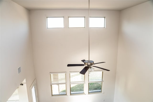 room details featuring ceiling fan