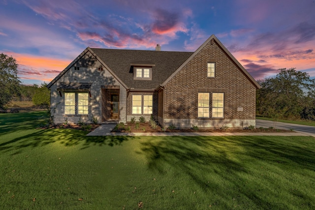 view of front of home featuring a lawn