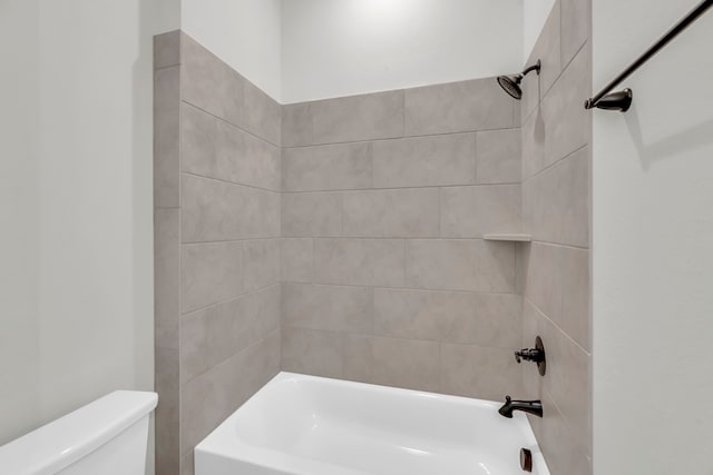 bathroom with tiled shower / bath and toilet