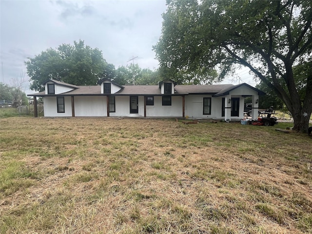 back of house featuring a lawn