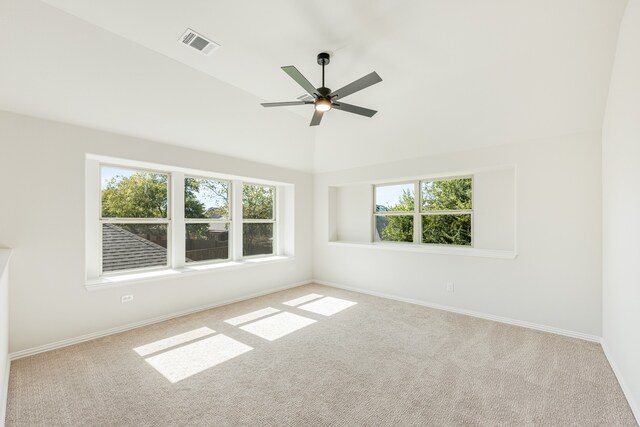 unfurnished room featuring ceiling fan and light colored carpet