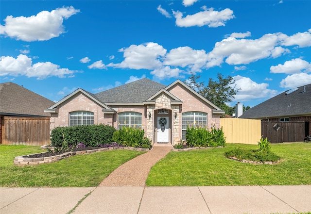 view of front of home featuring a front yard