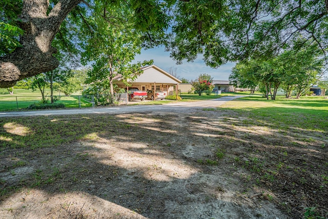 view of front of property featuring a front lawn