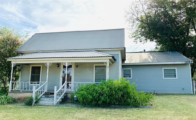 view of front facade with covered porch and a front lawn