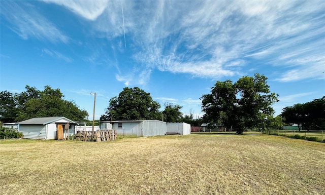 view of yard with an outdoor structure