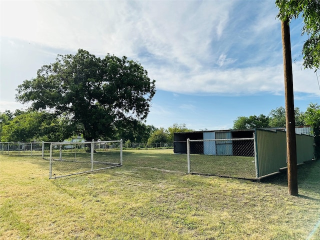 view of yard with an outdoor structure