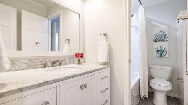 full bathroom featuring shower / tub combo, vanity, crown molding, and toilet