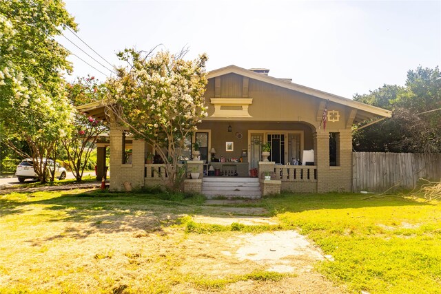 view of front facade with a front lawn and covered porch