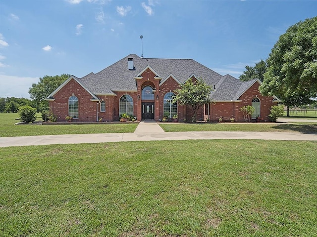 view of front of property with a front lawn