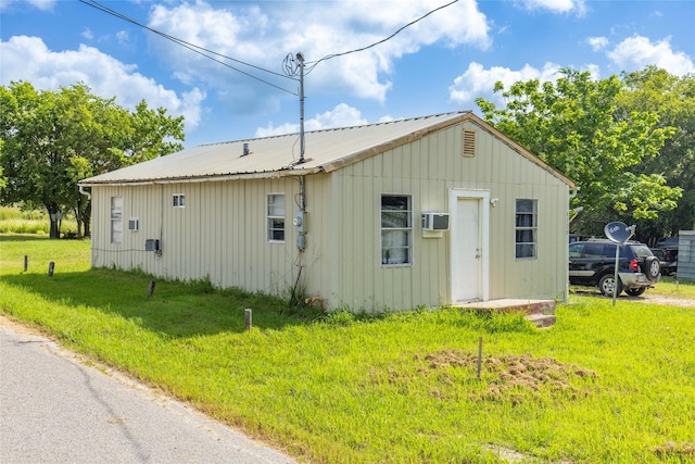 exterior space featuring a yard