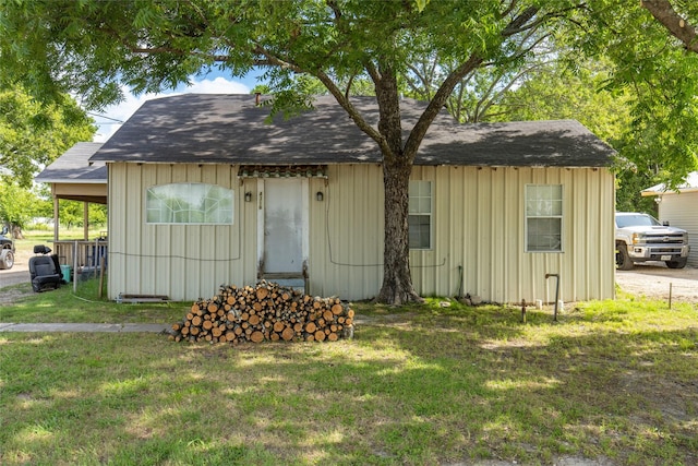 view of outdoor structure with a yard