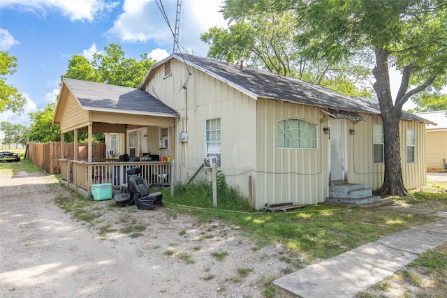 view of front of property with covered porch