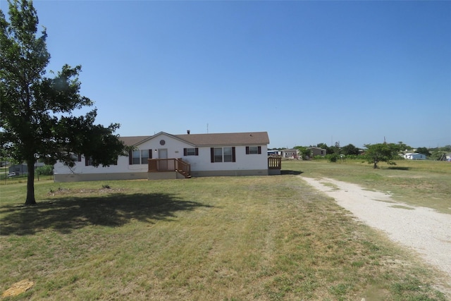 view of front of home featuring a front lawn