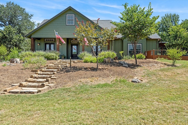 view of front of property featuring a front yard