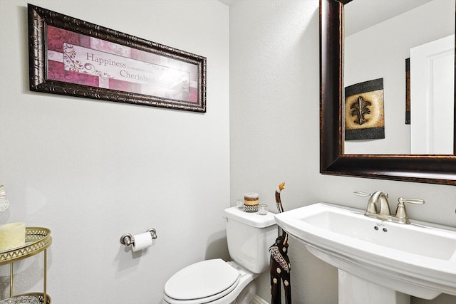 bathroom featuring toilet and sink