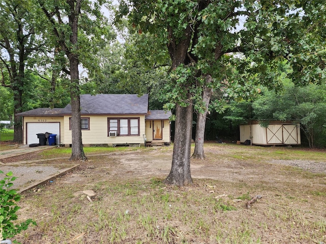 view of front facade featuring a garage