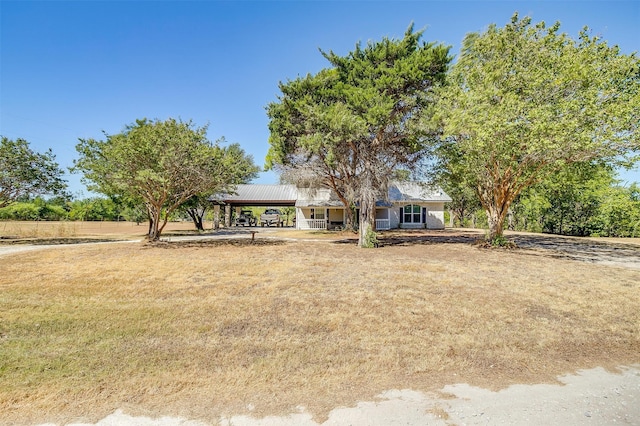 view of front of property with a front lawn